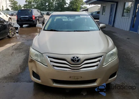 2010 Toyota Camry Base z USA, uszkodzony, nr VIN 4T1BF3EK9AU039047